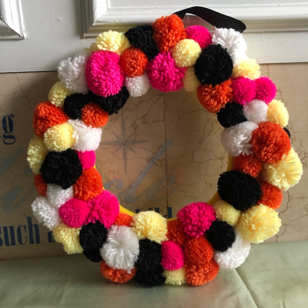 Fall holiday Pom-poms wreath